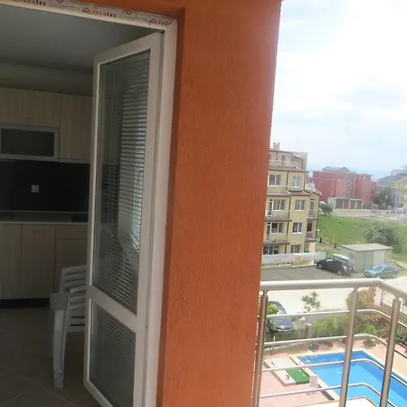 公寓 In Azalia 2 Complex 内塞伯尔