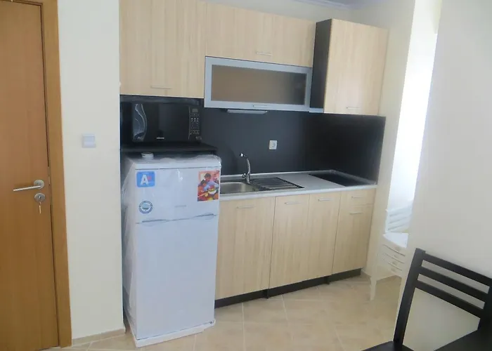 In Azalia 2 Complex 内塞伯尔